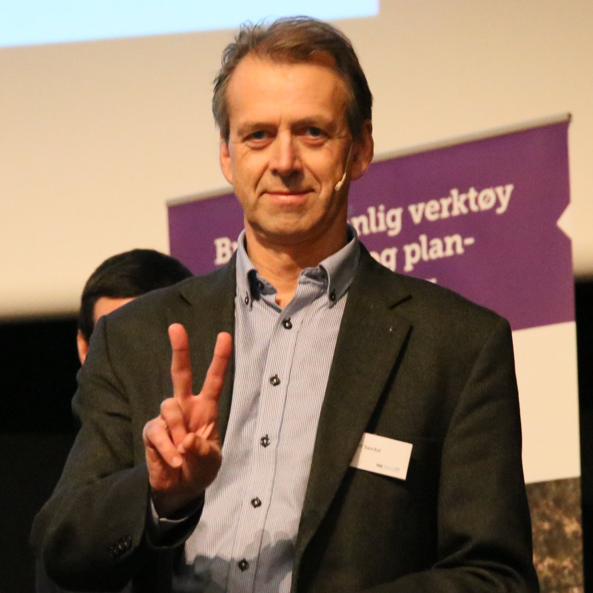 annesse's tweet image. @kjesanda presenterer no #smartM.apps på #isydagene #scenevant @NoIS_no