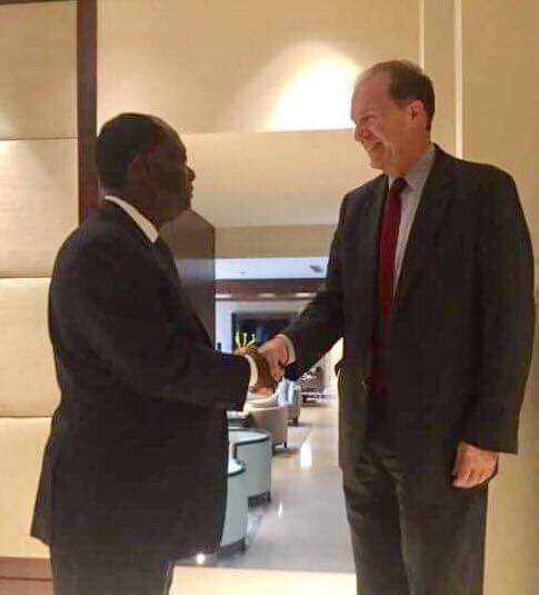 Presidenceci's tweet photo. Le Président OUATTARA, s'est entretenu, ce lundi 06 novembre 2017, à Washington, avec le Sous-Secrétaire au Trésor américain, David MALPASS https://t.co/DbvALKCiYB