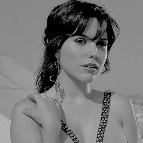 rtactors's tweet image. sophia bush | july 8, 1982