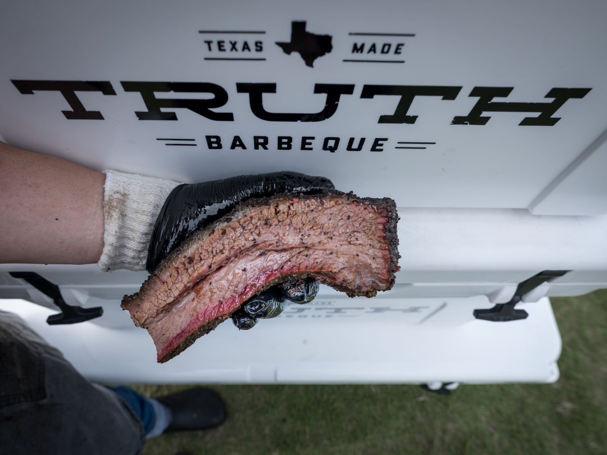 EaterAustin's tweet image. Brisket, sausages, and vegan protesters at Texas Monthly BBQ Fest austin.eater.com/2017/11/6/1661…