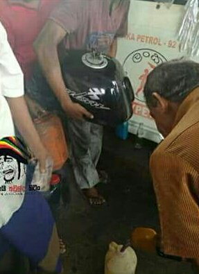 MusthaqueMHm's tweet photo. #ThinkAdvance 😂😂 and #ThinkDifferent
Solution #CurrentProblem in #LankanStyle
A #SmartPerson on #Earth.
#PulsarPower https://t.co/HmUgQXyG6Q