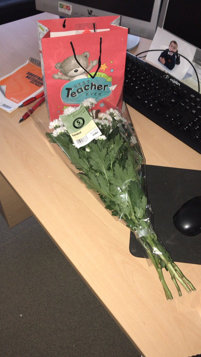 StaceyLeatherby's tweet photo. Coming into work on a Monday to find these on my desk. Lucky to have such supportive colleagues at @KingAlfs #oneteam #mondaymorningmade https://t.co/qdTR9JHt9Q