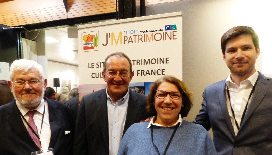 patrimoinedefr's tweet photo. Belle rencontre au #SIPC2017 : Alain de la Bretesche, président @FPEnvironnement, @pernautjp @TF1 et Florent de Carolis @JaimePatrimoine ! https://t.co/IG8Nkw0wgB