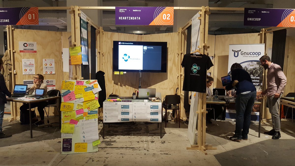 HeartInData's tweet photo. Post-it wall con i vostri feedback 📑✏️🗂️ #ODInnovazione #HeartInData https://t.co/BrFNro00c6
