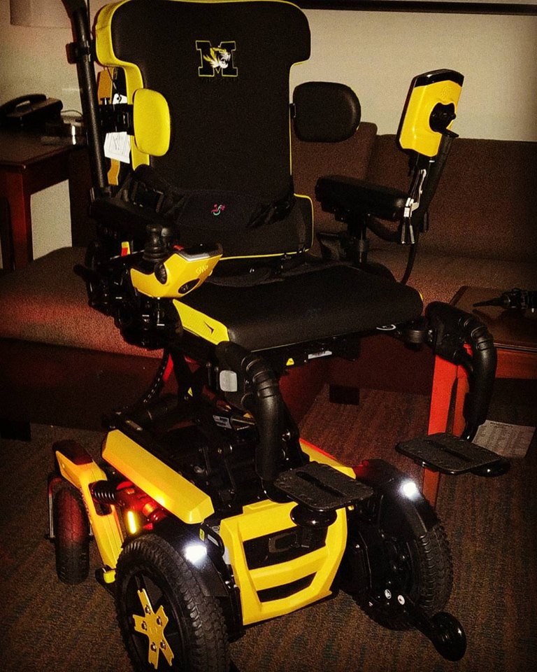 QuantumRehab's tweet image. Check out this awesome 4Front customized with University of Missouri colors! #frontwheeldrive #powerchair