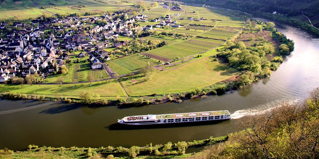 Big news! <a href="/NatGeo/">National Geographic</a> is partnering with <a href="/Scenic_US/">Scenic USA</a> for #rivercruises in 2018: bit.ly/2lWhl18 #scenicusa #NationalGeographic