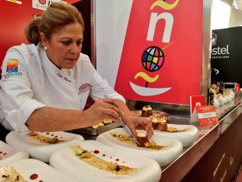 'Pionono de centurión y crujiente de camarones', la apuesta de Dolores Rincón de #ManoloMayo de #LosPalacios, #Sevilla.

#TapasVLL2017