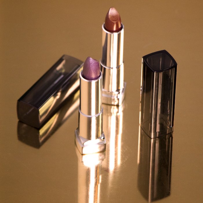 InfluensterCB's tweet photo. RT if you would rock the @Maybelline #MATTEMETALLIC lip trend for fall! https://t.co/TIpq1Z406y
