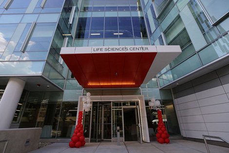 Congratulations to <a href="/Rutgers_Newark/">Rutgers University-Newark</a> for cutting the ribbon on their state-of-the-art Life Sciences Center! news.rutgers.edu/new-front-door…