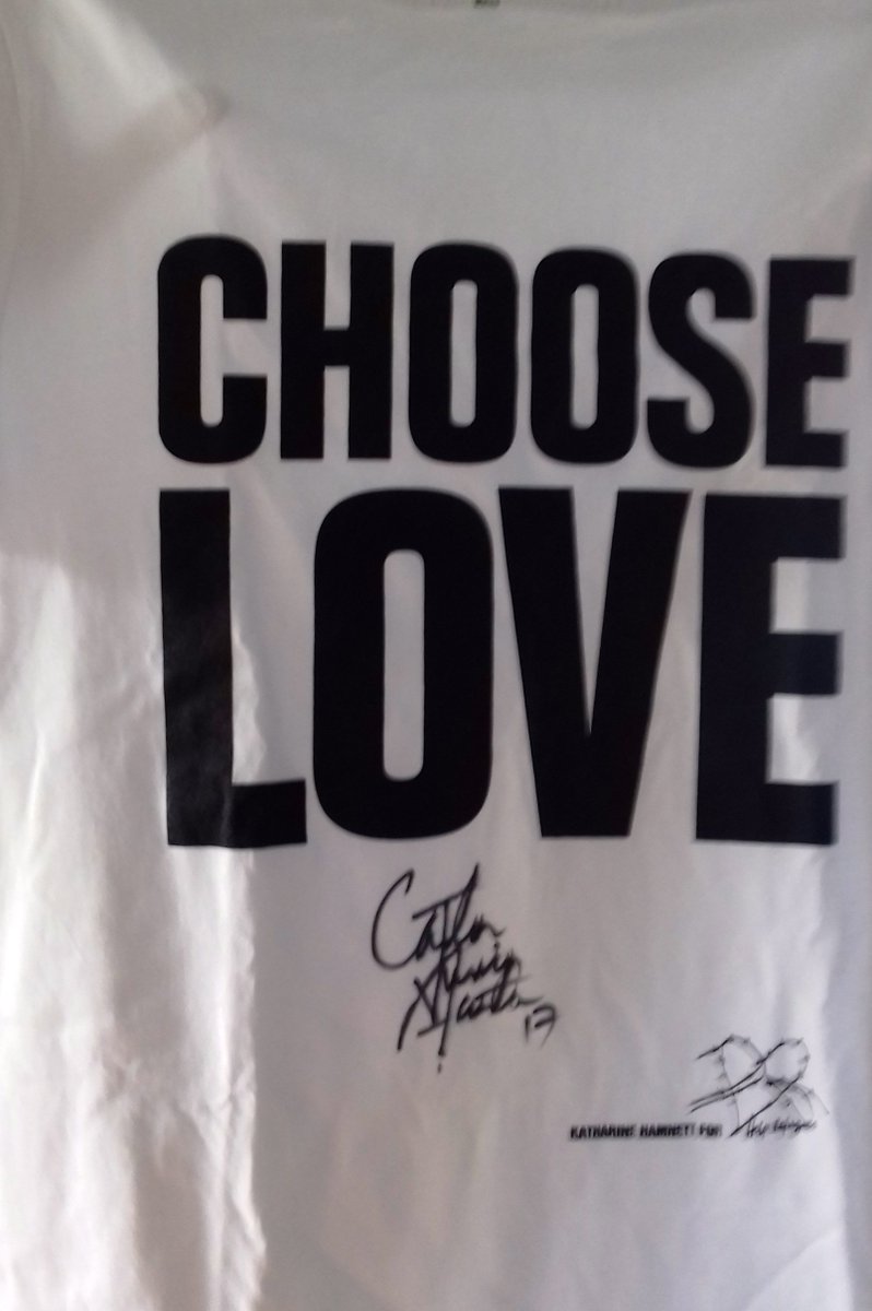 calaisaction's tweet photo. Woo Hoo! Thank you so much @CAcostaOfficial for signing #ChooseLOve T-shirt #fundariser &amp; @prelovedbtn 4 donations at @brightdome #Brighton https://t.co/lmfsGBEJeR