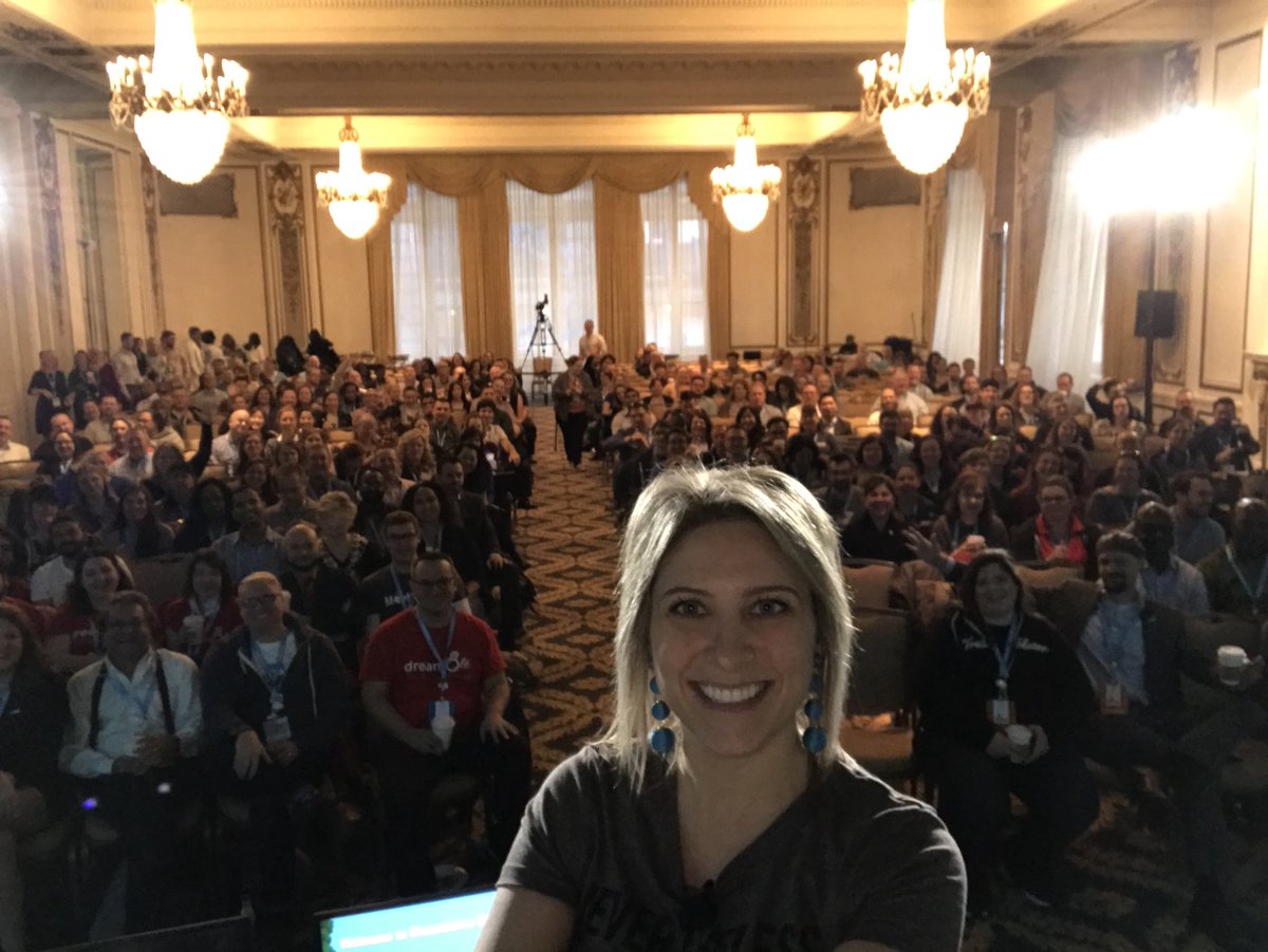hollyfirestone's tweet image. Kicking off #df17 with a stage selfie and a few hundred of the GREATEST PEOPLE IN THE WORLD! #CommunityGroupLeaders #Ohana #dreamjob