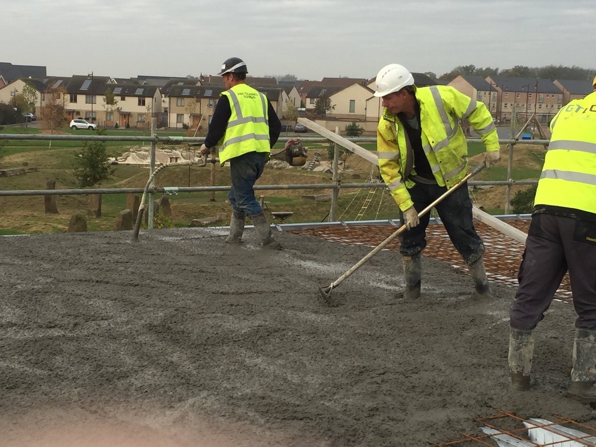 WarwickBurt's tweet photo. BRACE DEIN #CAMBOURNE #CAMBS New Co Op shaping up  with first floor being cast to receive 4 flats @Newcrest_Ltd @QuartzPS @BCALconsulting https://t.co/gZEo3Twvqc