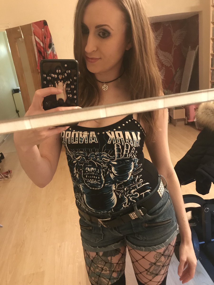 Legs_xo's tweet photo. Dragging myself off CoD: WWII to go to WWE Raw tonight. Rocking my @MandrewsJunior bodysuit, customised by @WickedLesterCl :) https://t.co/CcjmHEzaPN