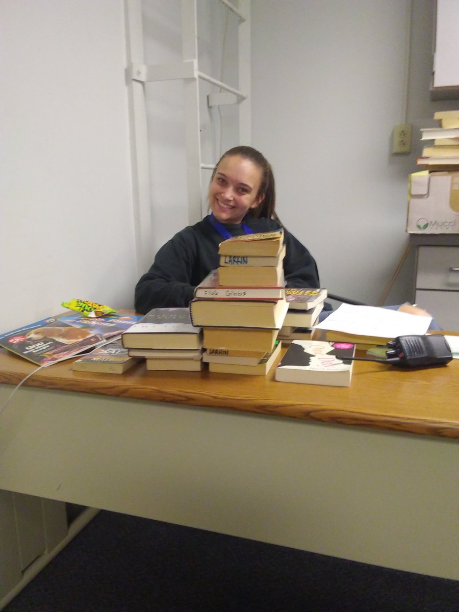 agibbs614's tweet photo. Seniors creating the first @IrvingtonPrep library #seniordayofservice #communitythroughservice https://t.co/TOQvEDPO3r