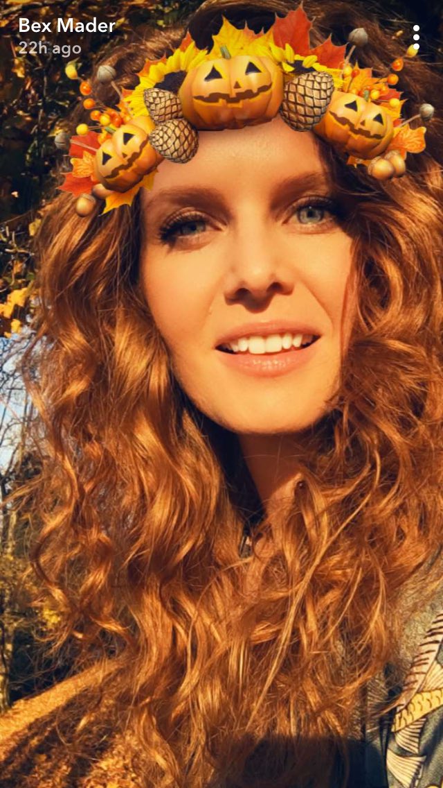 wizardofozxx's tweet image. Stunning!!! Can't wait for this lady's return to @OnceABC #WickedIsBack 💚💚💚@bexmader