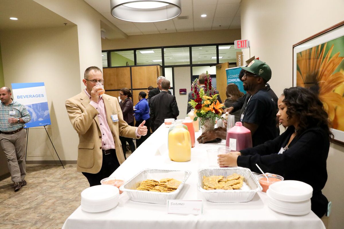 erikk292mke's tweet photo. @SportsBanker supporting @thejuicekit as he attended @Aurora_Health & #ONEMKE's #OntheTable. Thanks again 4 ur leadership! #MKETreasure https://t.co/VpBSxh2nMQ