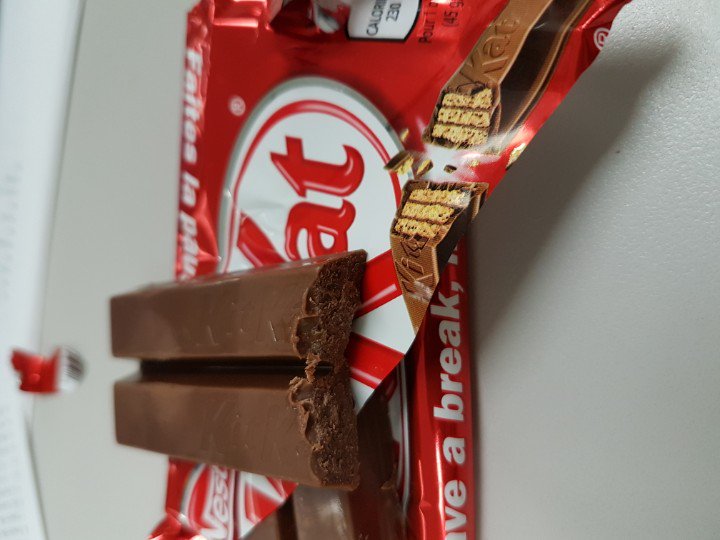 Clevman81's tweet photo. @kitkat One of these things is not like the other. #mybreakruined #WTF https://t.co/uhLLRjESkT