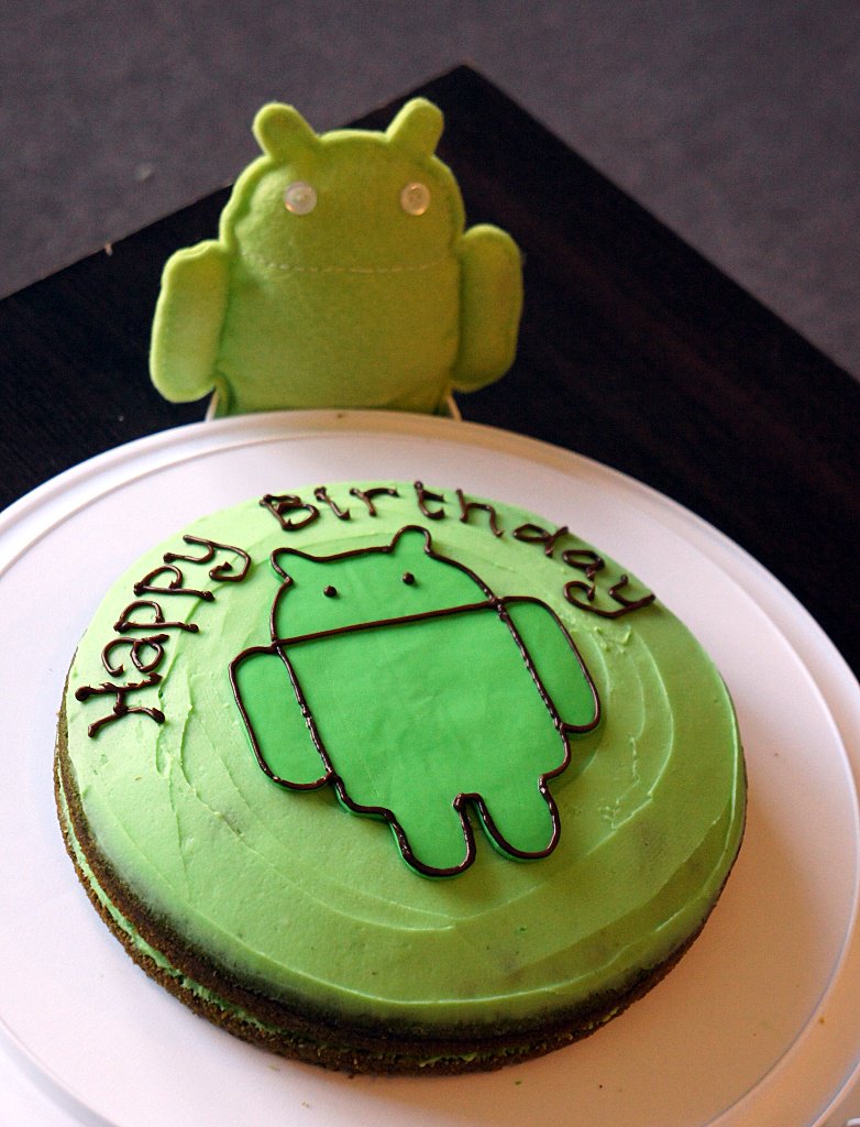 DroidForums's tweet image. Happy 10th Birthday Andy! #android #androidnews - bit.ly/2zidsZK