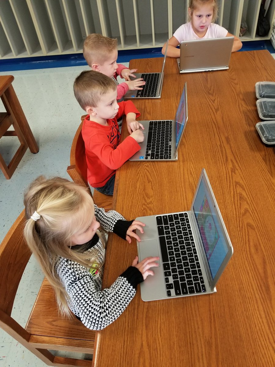 AmberConley88's tweet photo. Look at that form! Mrs. Elberts pre K are practicing using their "clicker" &amp; "mover" fingers by building a pizza! @STCElementary  #stcr13 https://t.co/H6zmEOoNTG