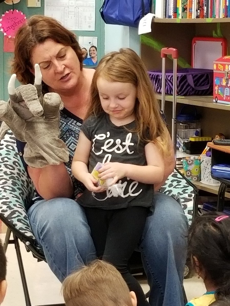 JeanahCady's tweet photo. Take things out, put things in, share what we learned. Ellie approves! #lisdpk #polserproud @VealHeidi @longshorejungle https://t.co/FnLEsMRQOV