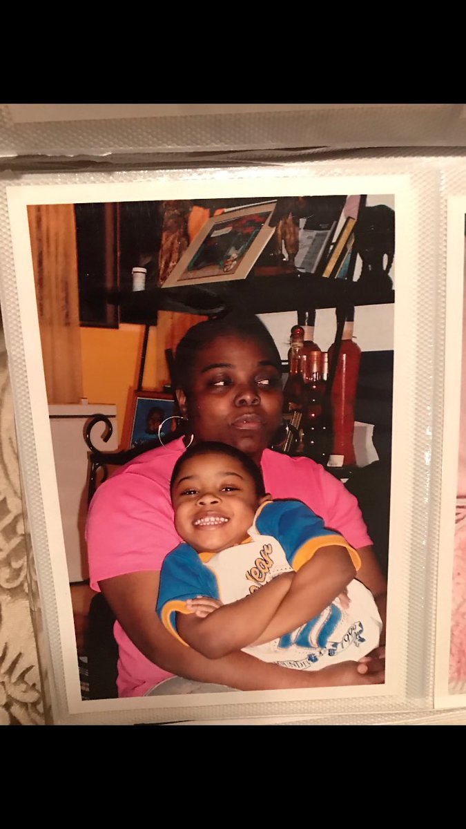 guapkq's tweet photo. happy birthday to grandma, rest in peace i love yu 💞👼🏾 https://t.co/9PnyWYBwBB