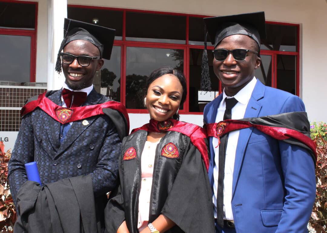 adeoluwamusic's tweet photo. You know, I was always an IMC kid at heart π€ #GraduatesClub #RoyalSet https://t.co/iBGoJBAZfF