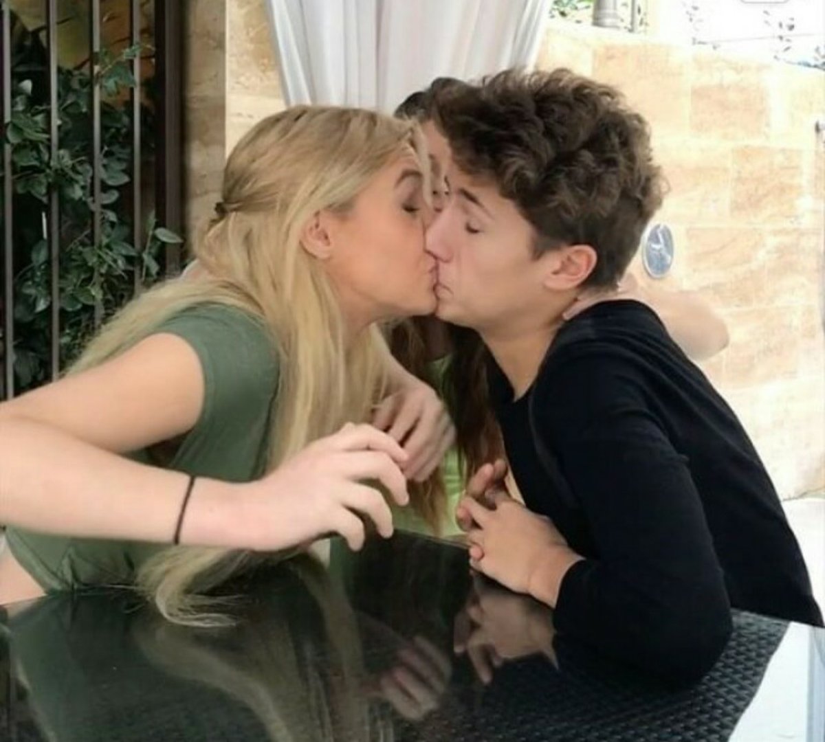 Edits123Good's tweet image. #zuripons  🦄  Getting married? 💞🦄