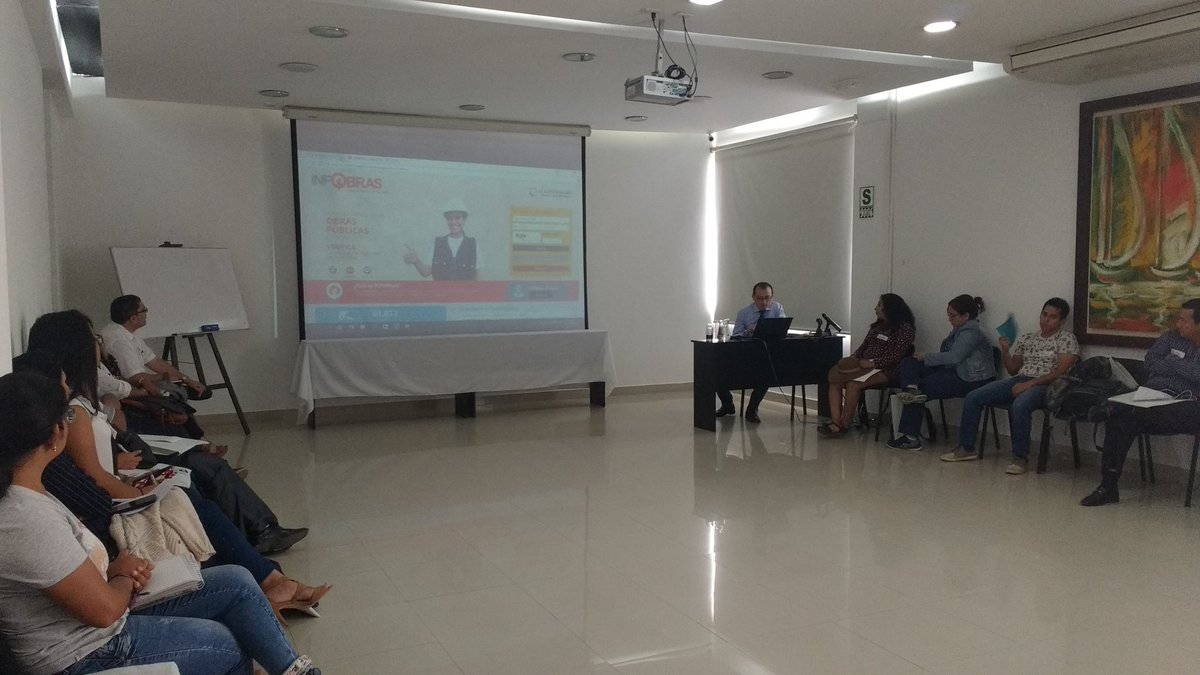 ProeticaPeru's tweet photo. Dennis Solís de @ContraloriaPeru de #Piura explica a los brigadistas el uso del aplicativo #Infobras en la vigilancia ciudadana https://t.co/VodKh9MXNl