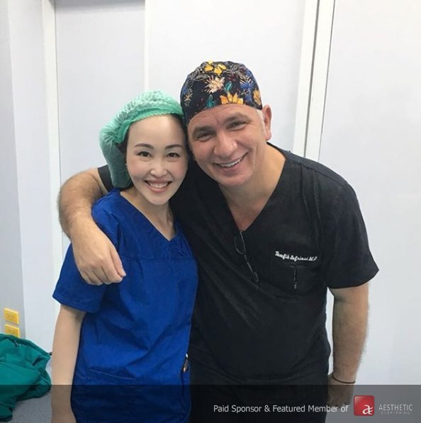 Dr. Sarawalai from iSKY Center thanks Dr. Tawfik Sefrioui for training the body jet liposuction skills #bodyjet #plasticsurgery