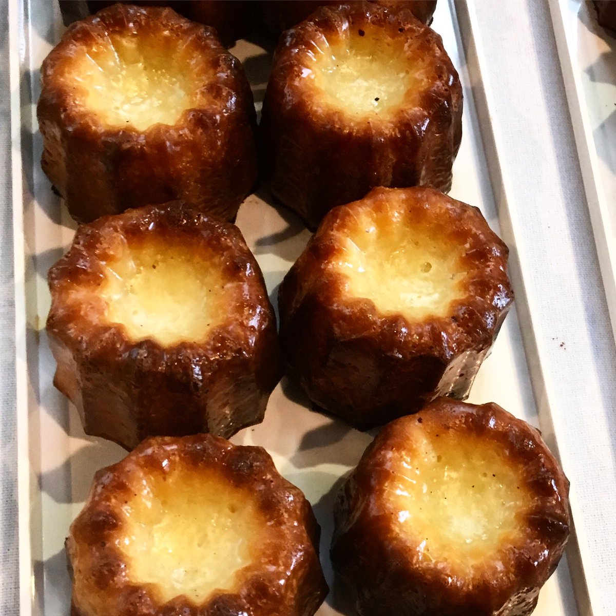 forkonthemove's tweet photo. My new favourite food: these are canelé - a delightful vanilla treat from France. #canelé #pointggourmet #FoodsofQuebec https://t.co/AvzJOJtsfj