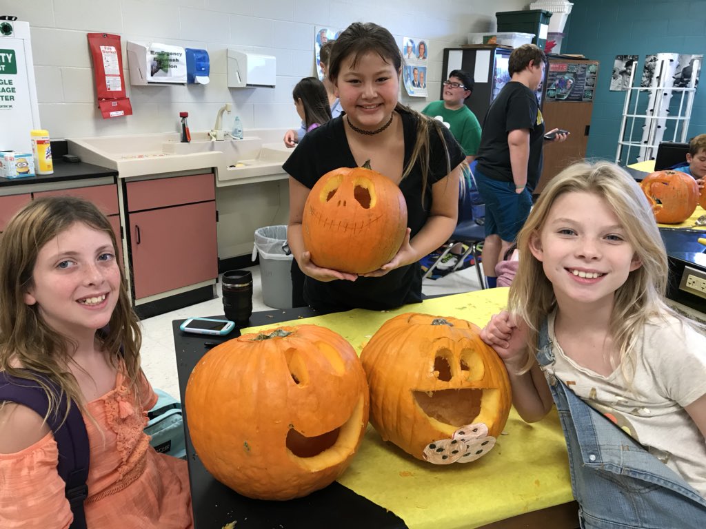 TrishTerry_'s tweet photo. Personalized pumpkins! #heritagems https://t.co/9HK59Mlz7r