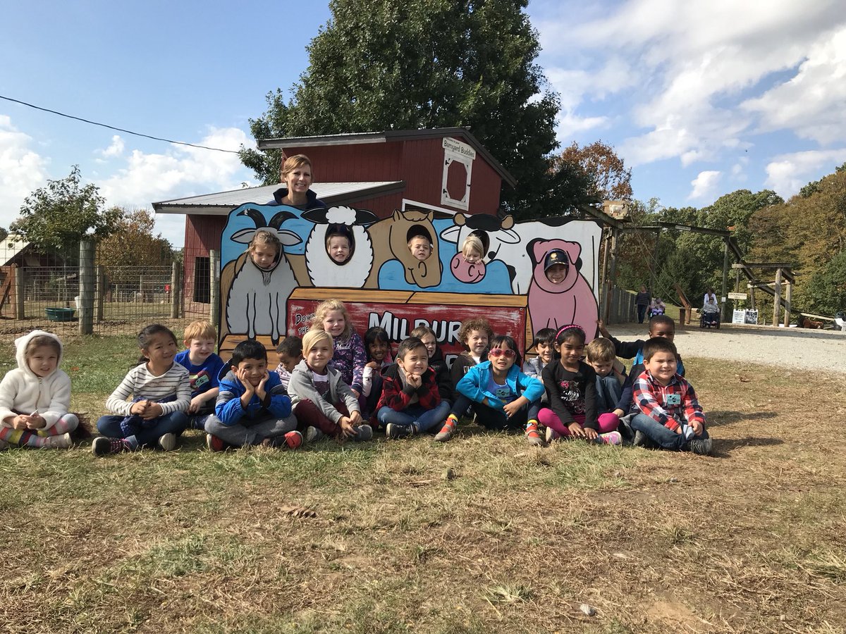 carolcollison1's tweet photo. Milburn Orchards field trip! #LHEpride https://t.co/PYB0p1eCbH