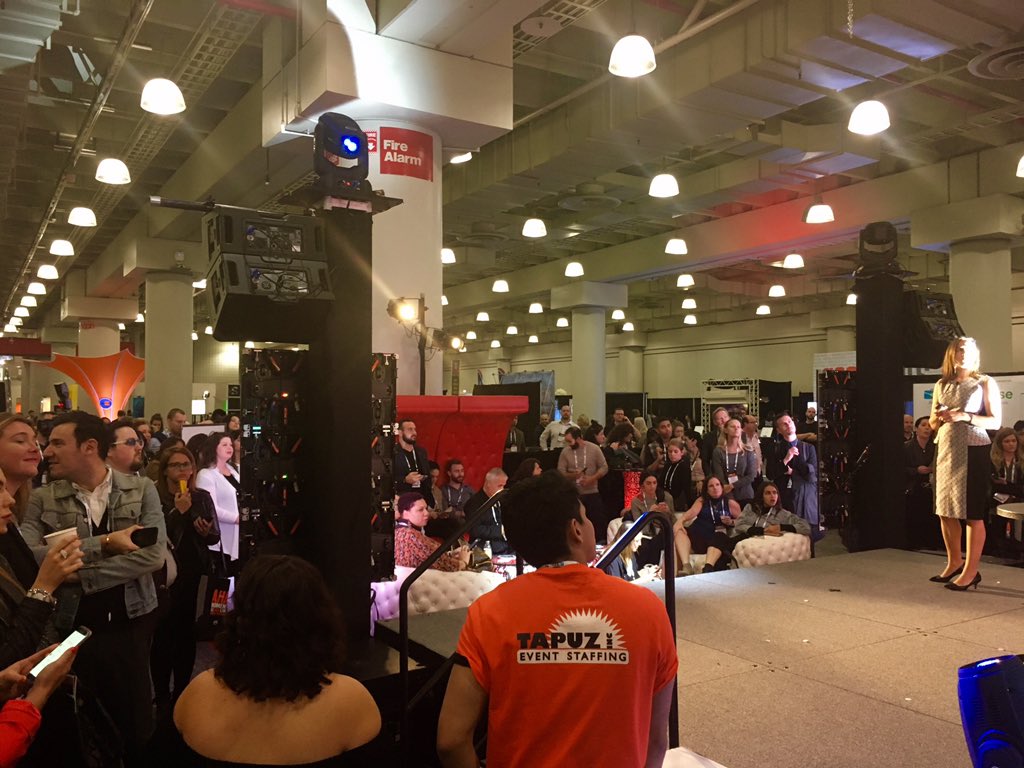 BizBashLive's tweet photo. What a crowd for the #EventStyleAwards!! Congratulations to all of our winners!! #BizBashNY 🥇 https://t.co/IMZvzKN4yk