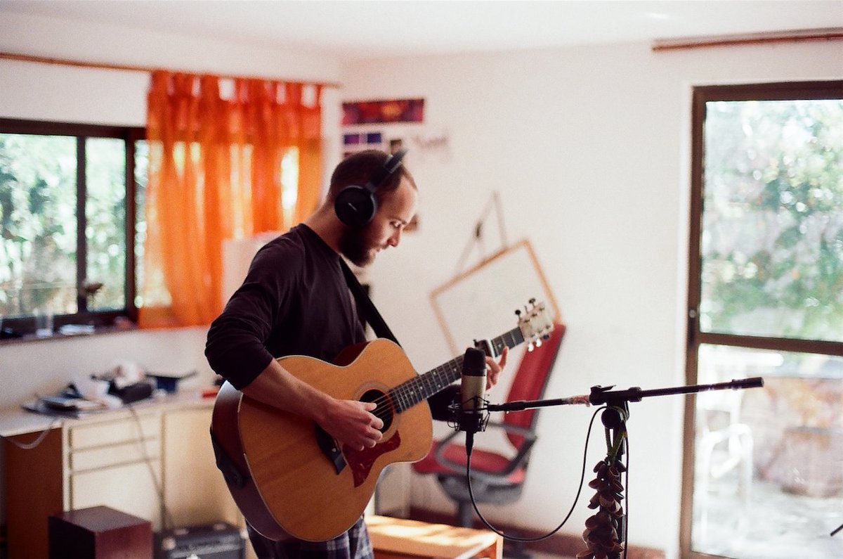 HominisCanidaee's tweet photo. Conheça o lirismo poético do mineiro Bernardo Bauer, em single lançado pela @MonoTuneRecords... https://t.co/DN5lj2Q3cl  #Altnewspaper https://t.co/gMMVVpA2NF