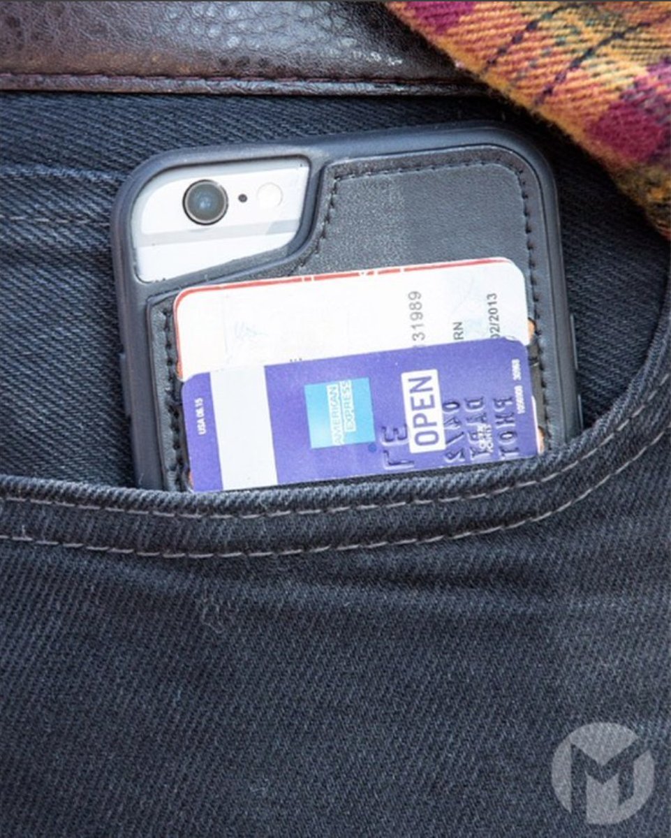 megatinycorp's tweet photo. The MEGAVERSE Anti-Gravity MegaPack includes a Premium Black Leather Wallet with pockets for up to 4 cards! #MegaTiny #MegaPack #smartwallet https://t.co/yVCkPpY61E