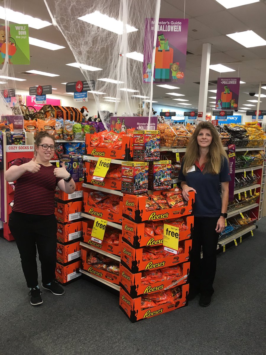 RMartincvs's tweet photo. Robyn and Phyllis showing off their Merchandising skills!
#r23simplythebest.                                     
#a3brandhealthy https://t.co/KpEnRXBUi5