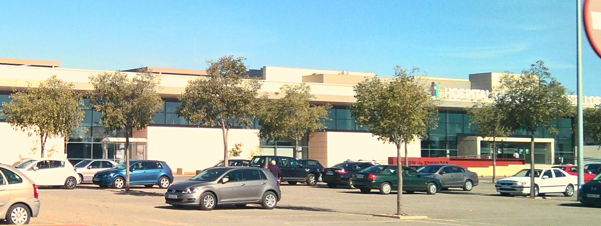 jomeca001's tweet photo. Muy buenas, hoy el Equipo de Traslados del Hospital Infanta Margarita visita por motivos laborales el Hospital de Tomelloso. https://t.co/jM7VXst5Rf