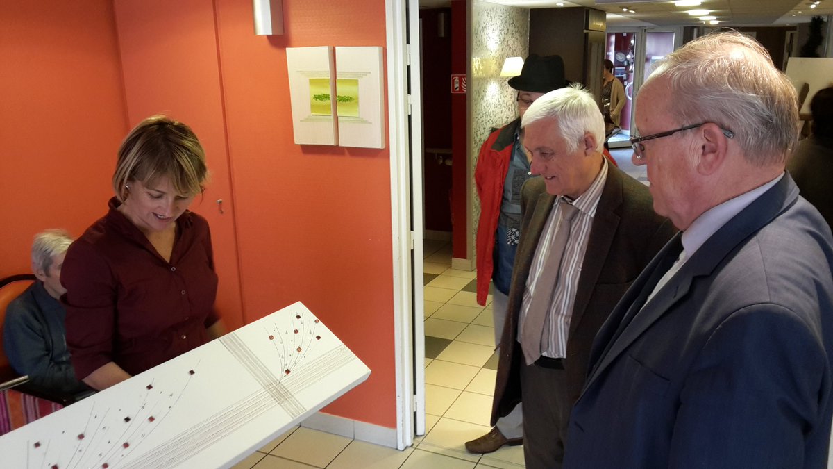 XavierPERICAT's tweet photo. A @VilleArgenteuil avec @GMothron pour le vernissage du CAFE EXPO de Laure N'GUYEN à la maison de retraite . #Lecottage. @_Groupe_Korian https://t.co/ZQiBelQfrR