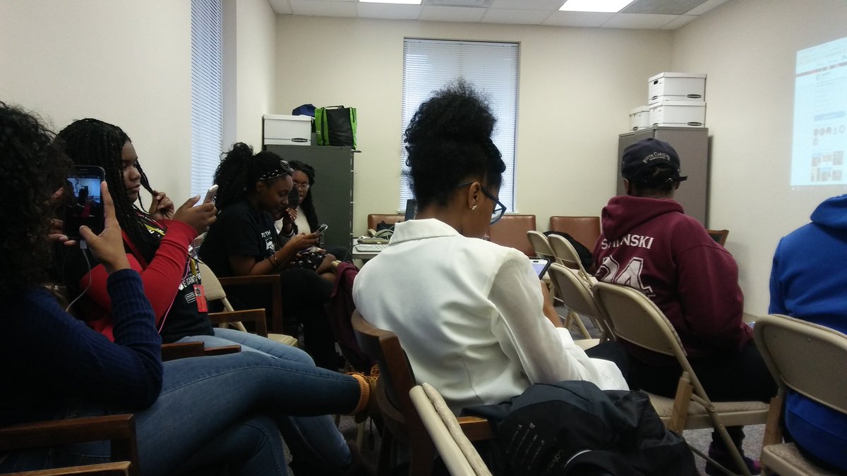 mostblest2's tweet photo. Twitter town hall #collegesense #creditsense @NAACP https://t.co/m2wcdSeNU7