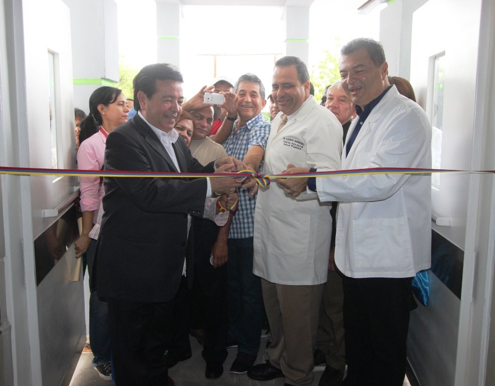 giovanny_va's tweet photo. En nombre del defensor de los zulianos @PanchoArias2012, entregamos totalmente rehabilitada la emergencia del Hospital de niños de Veritas. https://t.co/kKY74LKSL6