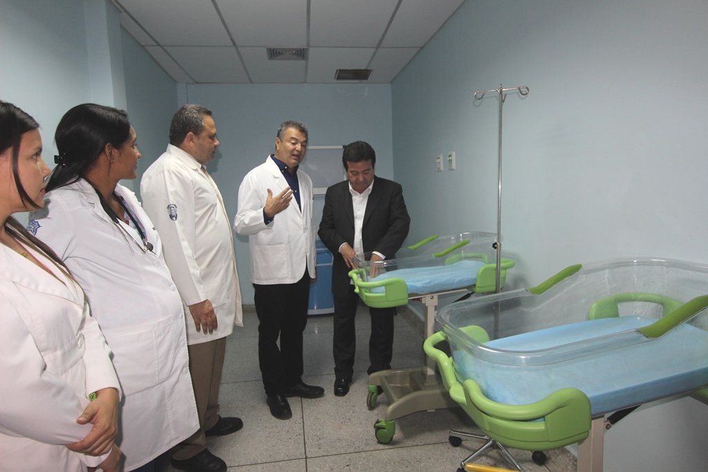 giovanny_va's tweet photo. En nombre del defensor de los zulianos @PanchoArias2012, entregamos totalmente rehabilitada la emergencia del Hospital de niños de Veritas. https://t.co/kKY74LKSL6