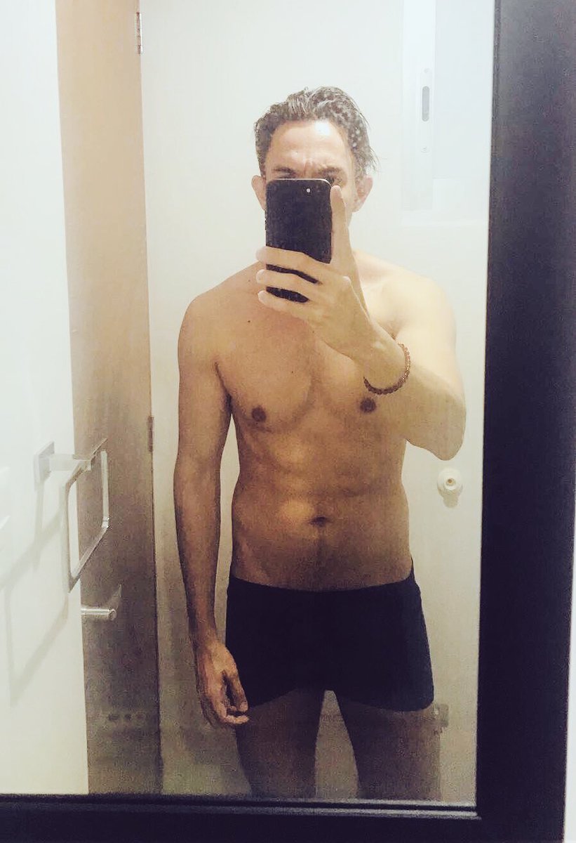 eazyguy31's tweet photo. Después de una buena ducha! https://t.co/CtAZEsXxJ3