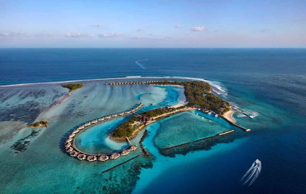 SurferGalaxy's tweet photo. The Top 5 Surf Resorts Worldwide #SurfTrip #Lifestyle 
https://t.co/fFfPzB6WfY https://t.co/xU45QRpqgF