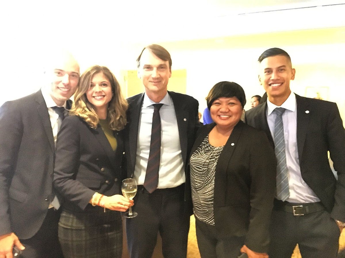 Great to see <a href="/fowler_cameron/">Cameron Fowler</a> #WeThankYouBill <a href="/bmo/">BMO</a> CEO <a href="/POliveiraRVP/">Paula Oliveira</a>