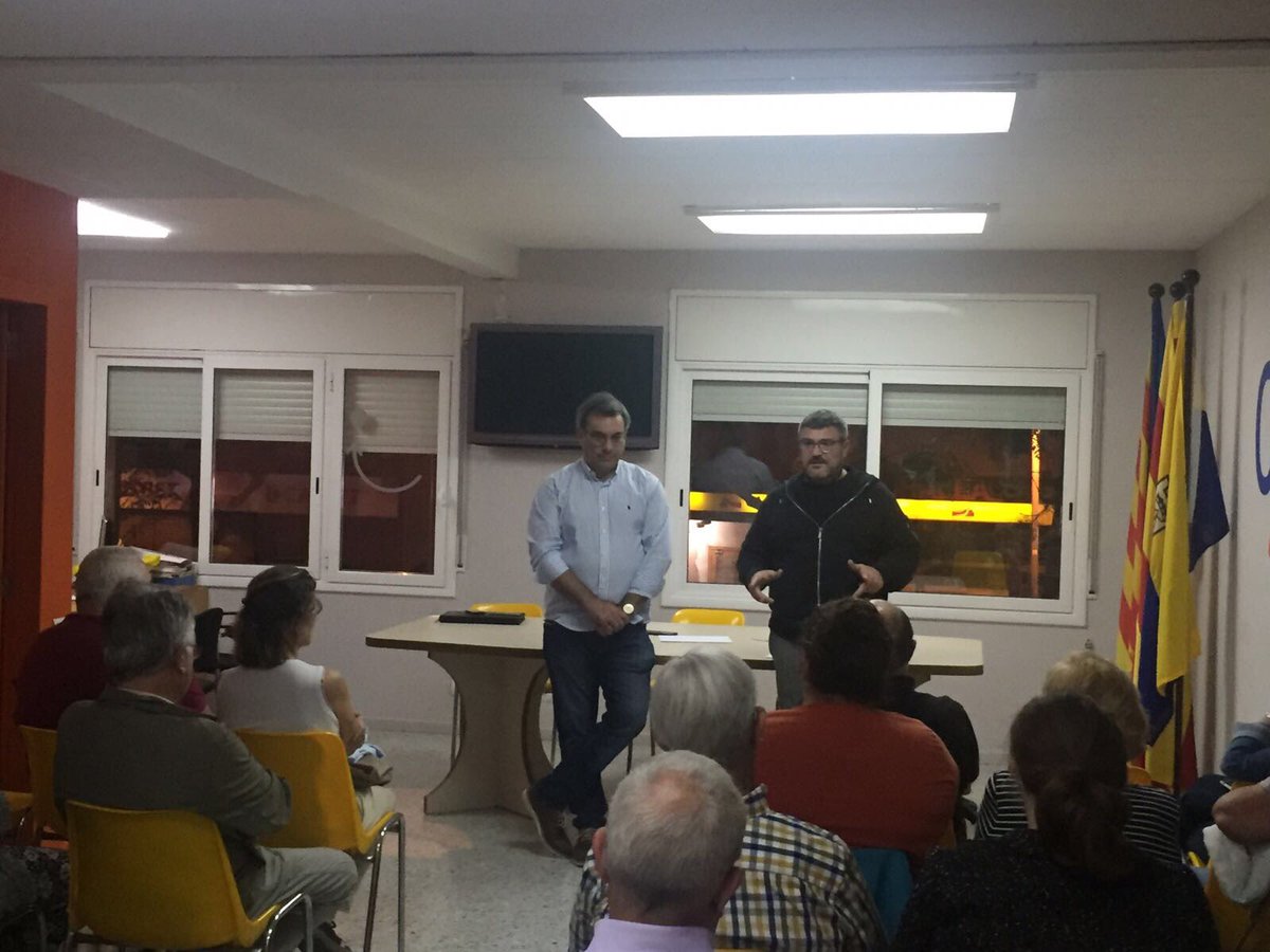 PDCastelldefels's tweet photo. Aquest vespre hem explicat als nostres associats i amics la situació actual del país i els propers passos... suport total al president @KRLS https://t.co/SbDxibPviT