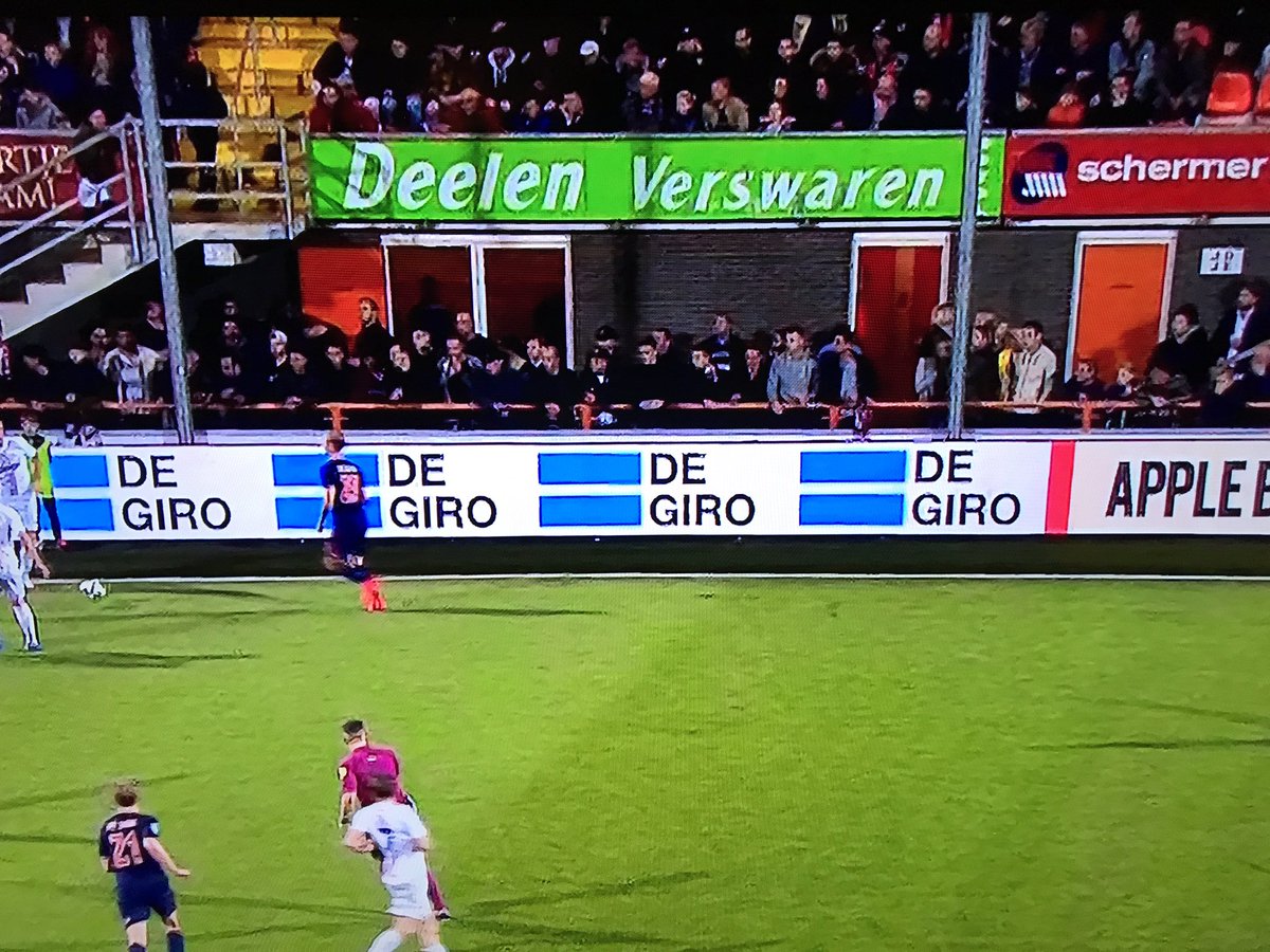 Het blijft een prima plek van ons sponsorbord!  Morgen maar extra LED boarding <a href="/fcvolendam/">FC Volendam 🔶</a> - <a href="/PSV/">PSV</a>