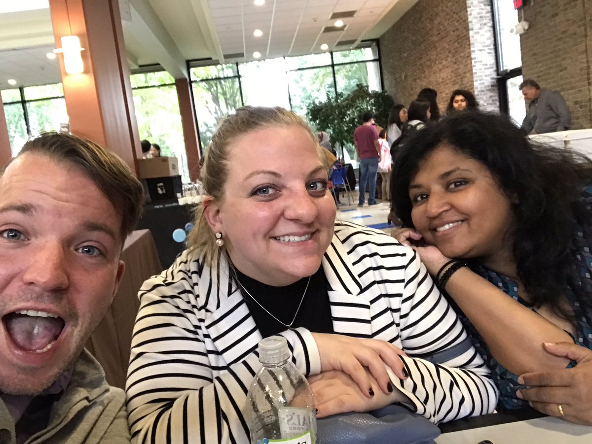 CPSullivan's tweet photo. Lunching on this lively #DayInThePride! https://t.co/T2s2LONqpz