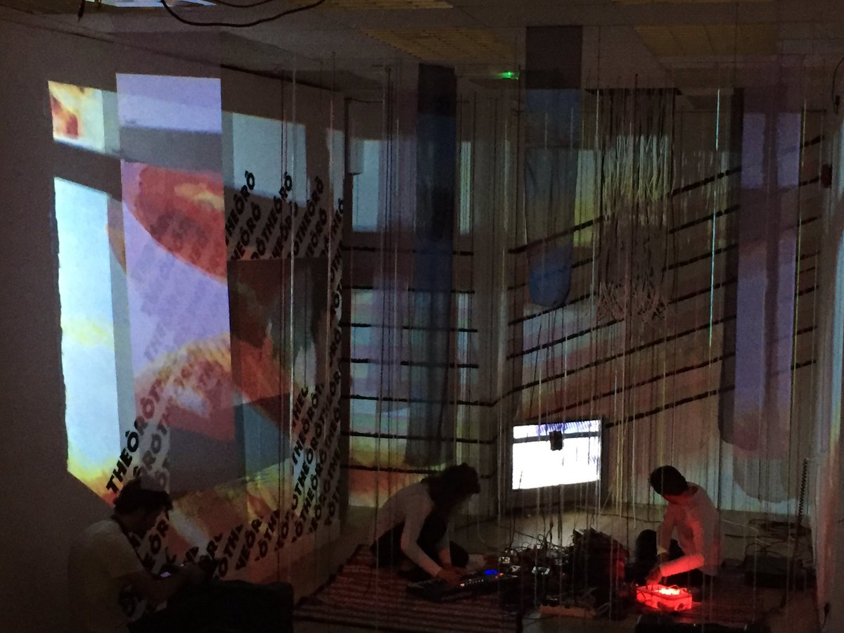 annonlowe's tweet photo. .@Arcadecardiff right now, beaut sound/visual/performance https://t.co/JEwoJvzGQE