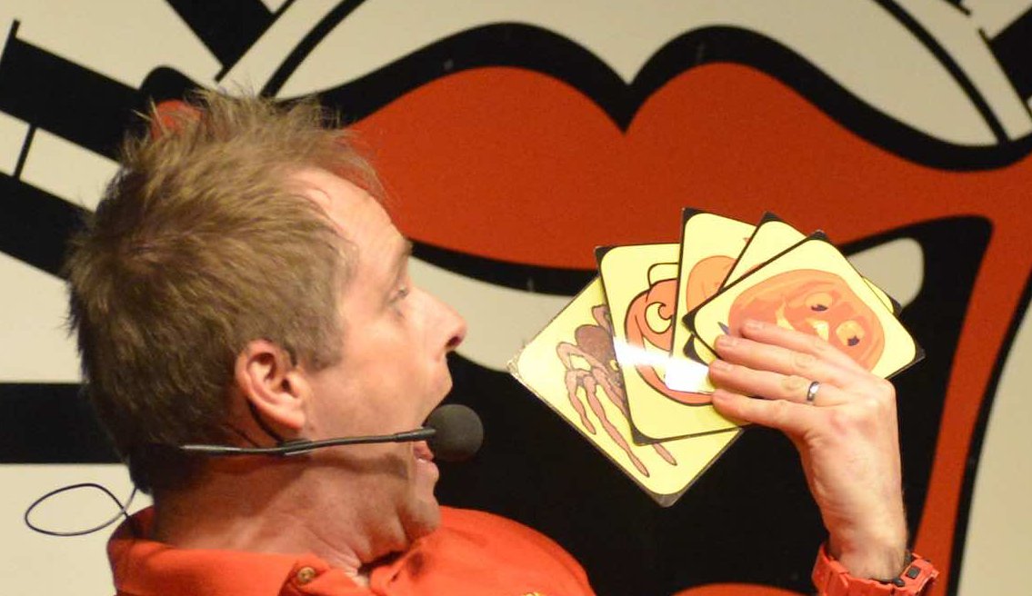 Spooky tricks at my Magic Show. This weekend @lastlaughcomedy #SheffieldComedyFest The Greystones and Lescar lastlaughcomedyfestival.co.uk/2017/09/wacky-…