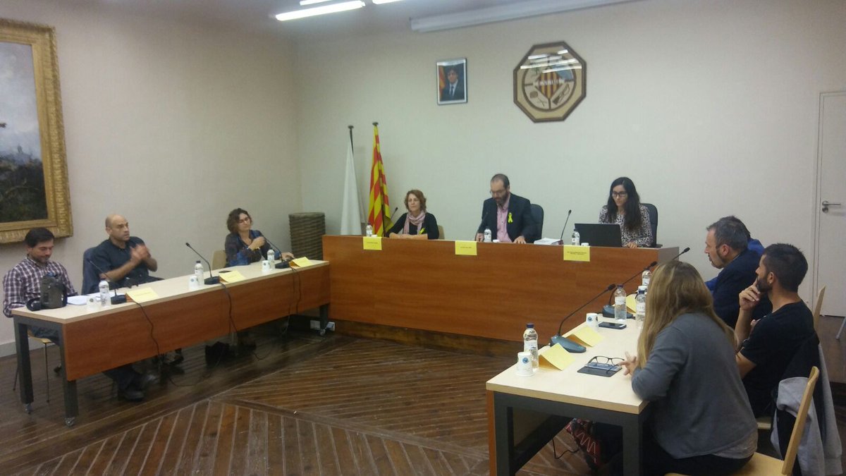 pdcelbruc's tweet photo. Aprovant mocions alliberament Jordis i aturar Aplicació de article 155 .Per UNANIMITAT@pdcelbruc @AjElBruc@GalvanRafel @hucsimilia@PdcAnoia https://t.co/adVEUTULGf